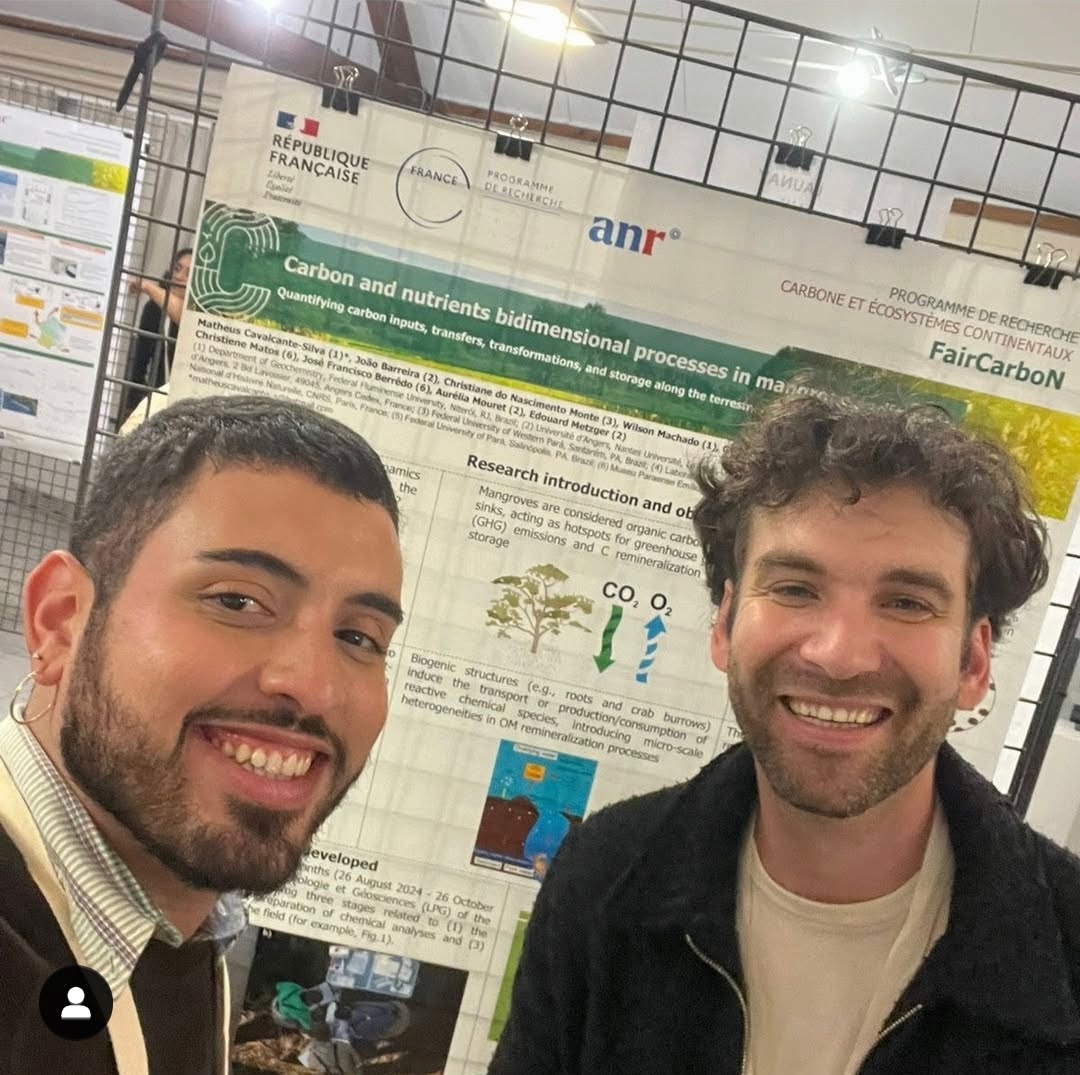 Discente e Egresso do Programa de Geoquímica apresentam trabalho na FairCarboN 2025 Annual Conference, na França