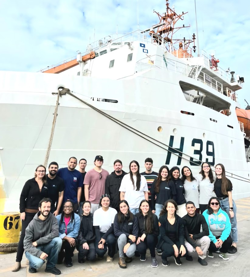 Pós-doutoranda do PPG Geoquímica participa de Expedição Científica pelo Projeto PROBIOMA no Navio de Pesquisa Hidroceanográfico “Vital de Oliveira”